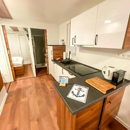 Sh Porto 1 Floating House, Marina *