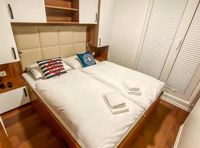 Sh Porto 1 Floating House, Marina * ポルトローシュ